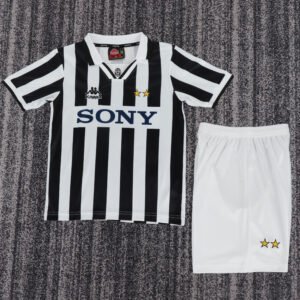 kids Juventus 1995/96 home jersey