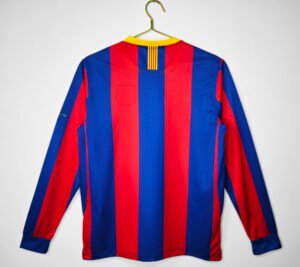 Long sleeves: 2010/11 Barcelona home jersey