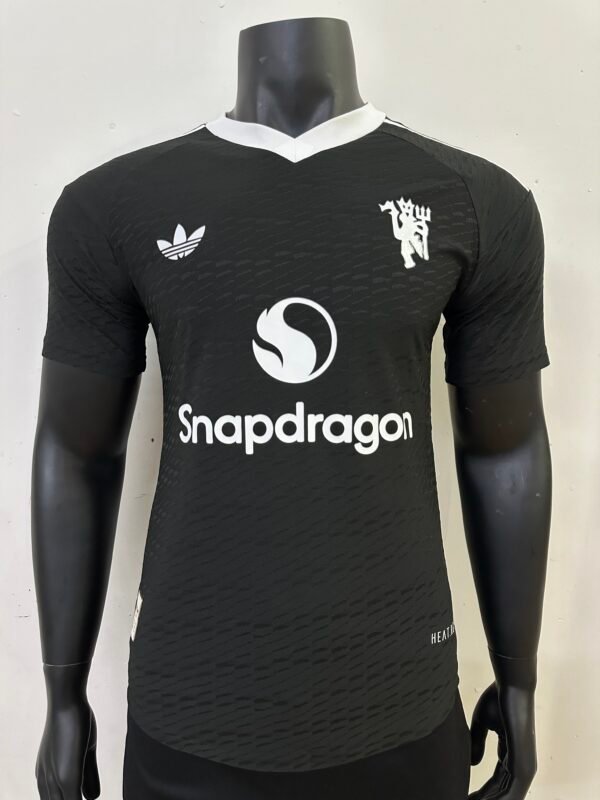 Players 2024-25 Manchester United goalkeeper jersey